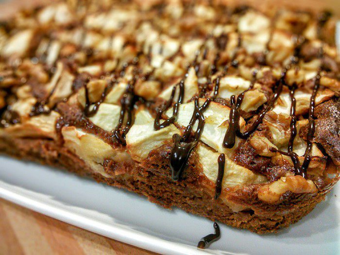 Брауни с яблоками 