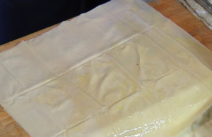 Яйца, запеченные в корзиночках фило с грибами 