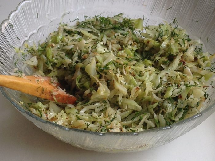 Киш из цельнозерновой муки с капустой и яйцом