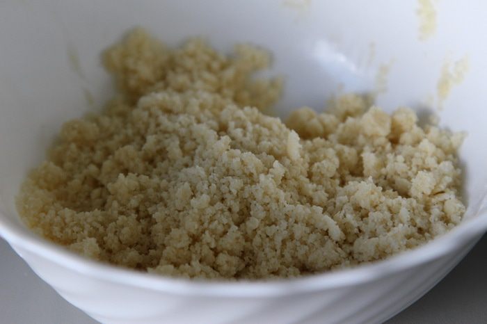 Грушево-брусничный крамбл