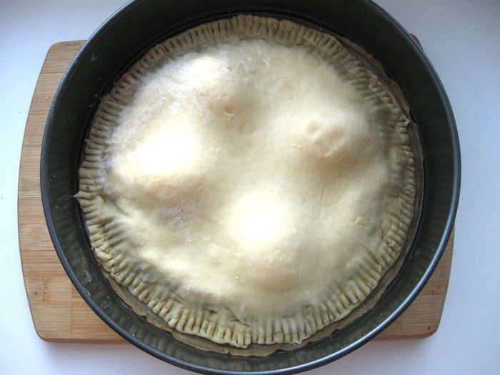 Пирог с яйцами и грибами