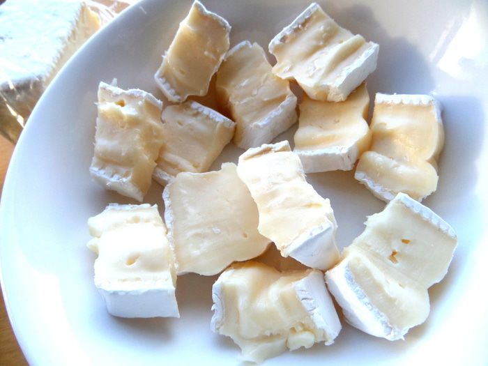 Сырная закуска-шарики в томатном соусе