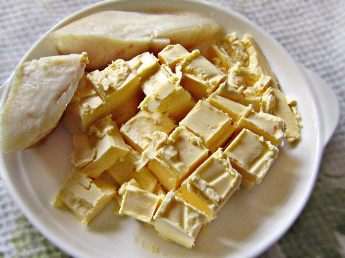 Луковый пирог со шпиком и сыром Джюгас 