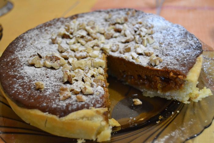 Торт с яблоками и вареной сгущенкой