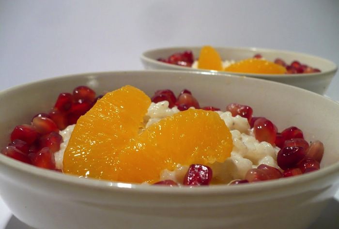 Молочный рис с кардамоном и гранатом