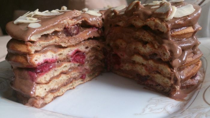 Торт из миндальных блинов с французским кремом