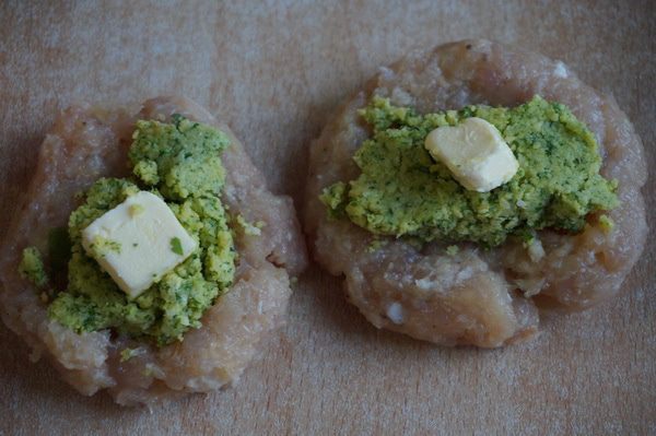 Куриные котлеты с сырной начинкой