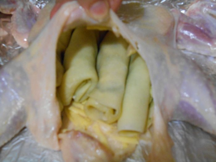 Запеченная блинная курочка с двумя начинками