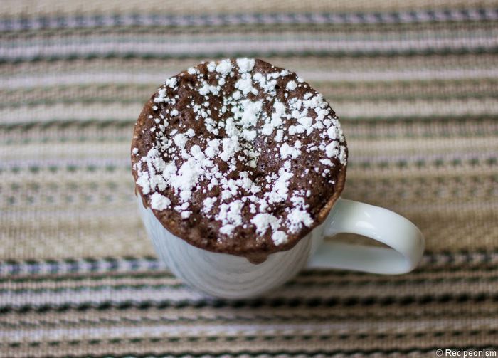 Шоколадный кекс в кружке