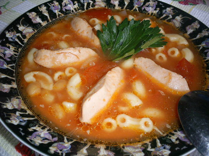 Итальянский томатный суп с сосисками 