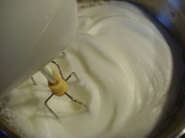 Рулет-суфле с пармезаном и вялеными томатами