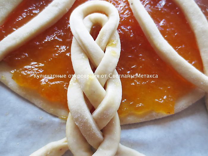 Пирог с начинкой из абрикосового джема (Фигурная выпечка - идея авторская)