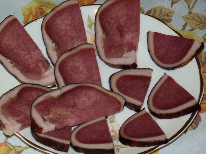 Салат с клубникой и хамоном для романтического ужина