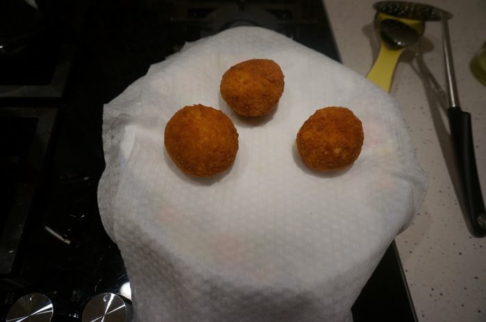 Аранчини с моцареллой и грибами 