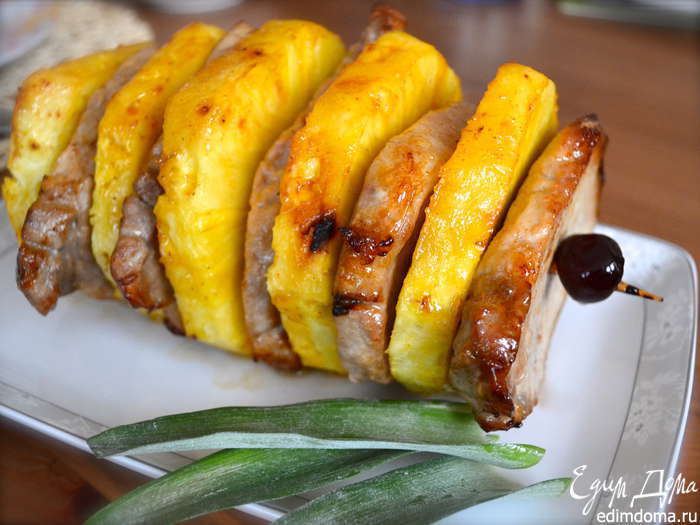 Свинина, запеченная с яблоками