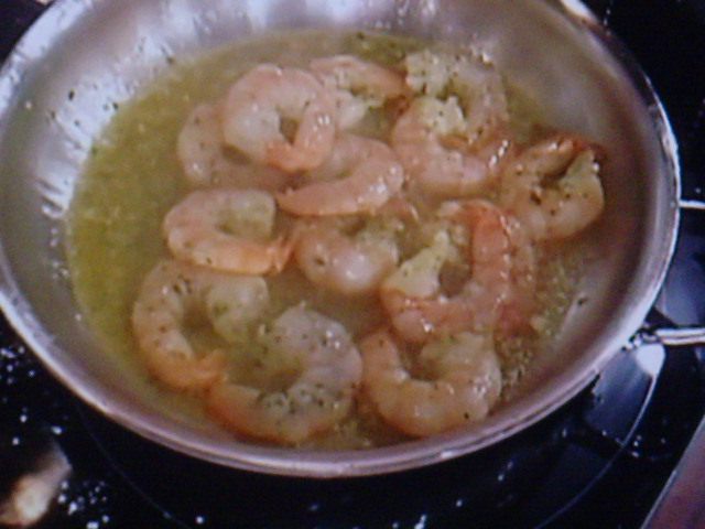 Вок с весенними овощами и креветками