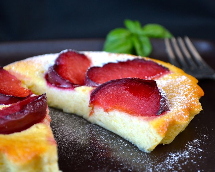 Нежнейшее пирожное со сливами (без муки)