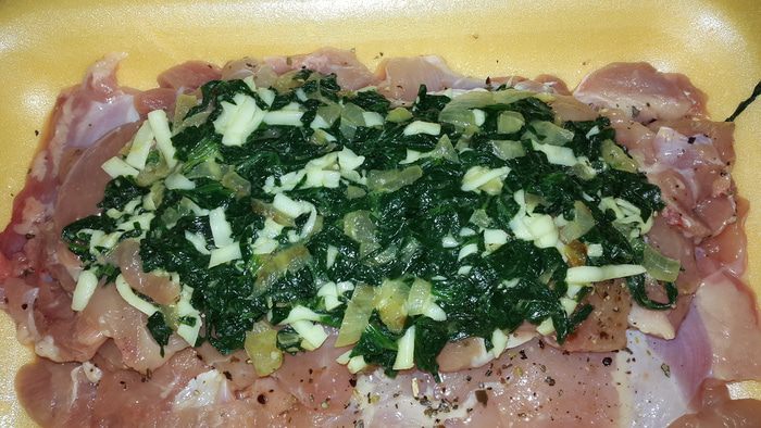 Рулетики из курицы со шпинатом и картофельное пюре