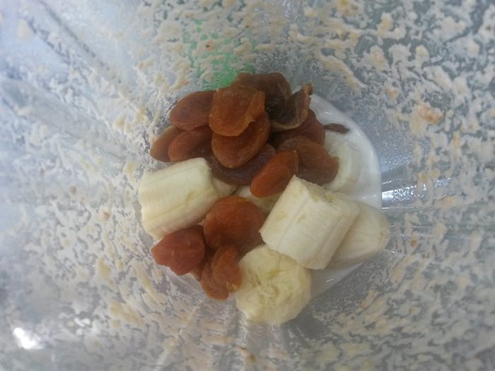 Смузи с бананами и курагой