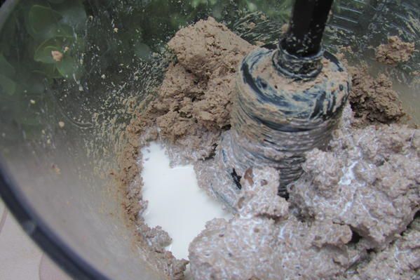 Печеночные шарики с жареным луком в фисташках