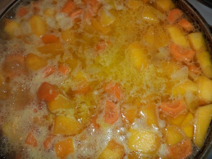 Тыквенный суп-пюре с чесночными сухариками