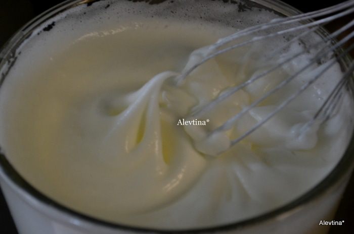 Рулет с пеканом и шоколадной начинкой