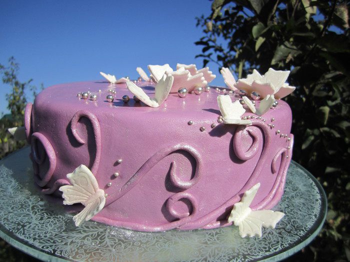 Торт &amp;quot;Бабочки на сиреневом&amp;quot;