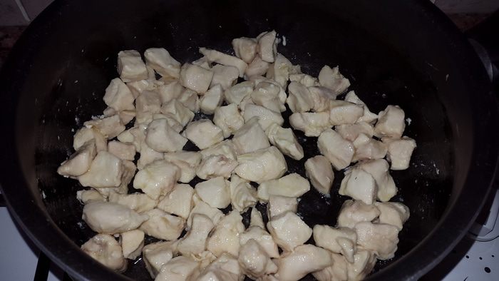 Капуста тушеная с курицей и грибами