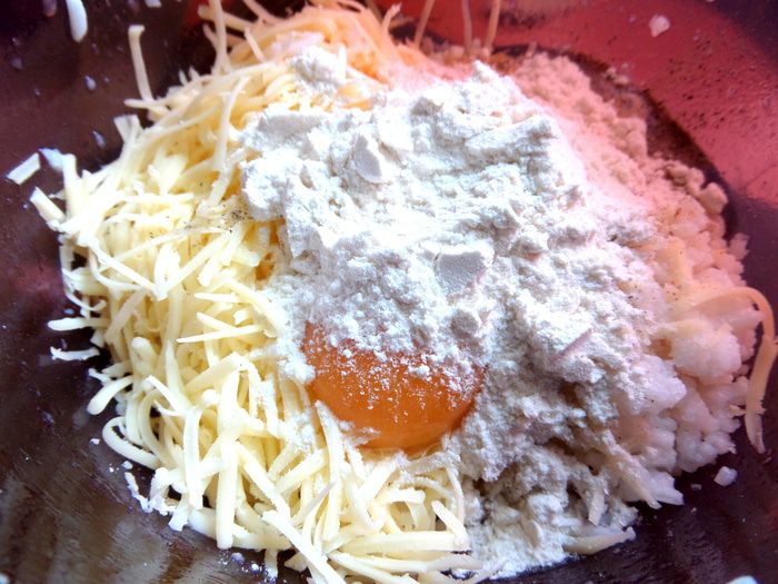 Куриный суп с рисово-сырными клецками