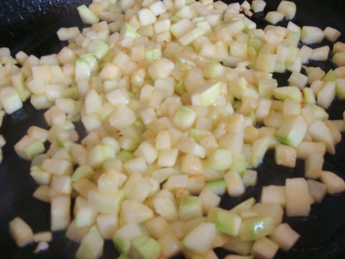 Закусочный сырно-сливочный торт с курицей