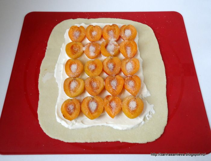 Пирог с абрикосами на творожном тесте