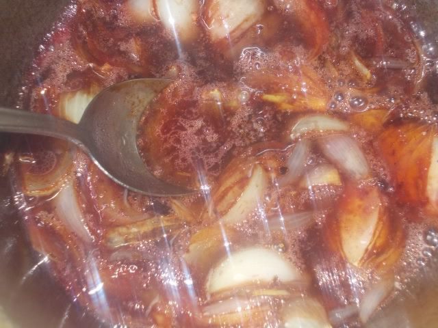 Утиная грудка с винно-карамельным луком