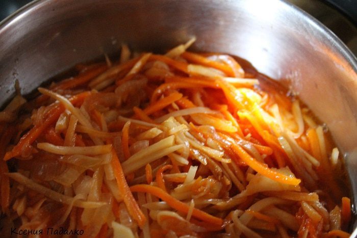 Голубая акула в овощах