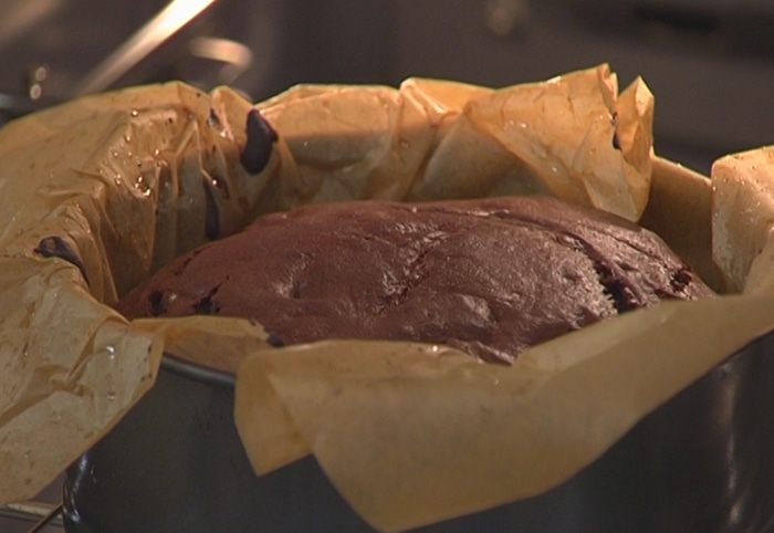 Шоколадный пирог с миндальными хлопьями