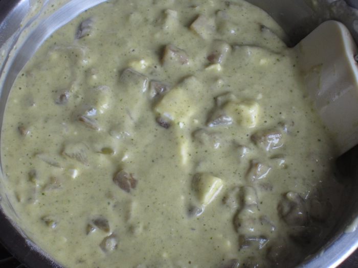 Закусочный кекс с баклажанами, сыром фета и песто