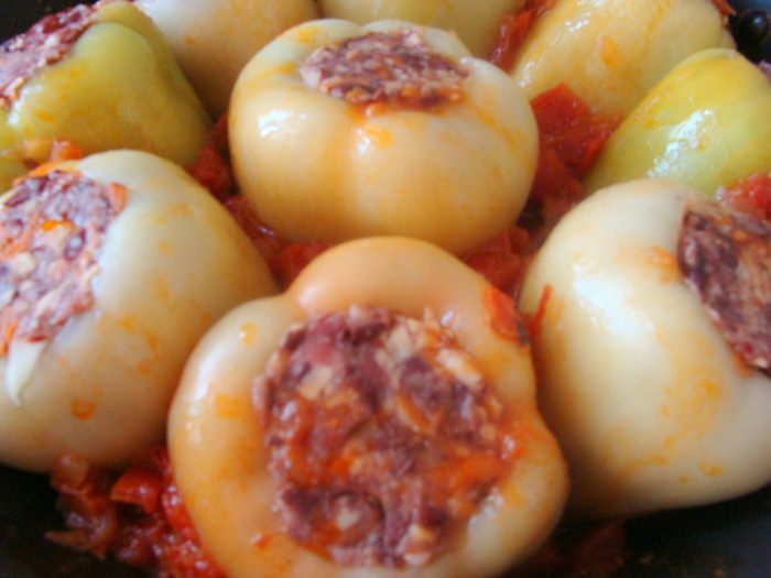 Фаршированные перцы с мясом, фасолью и сыром