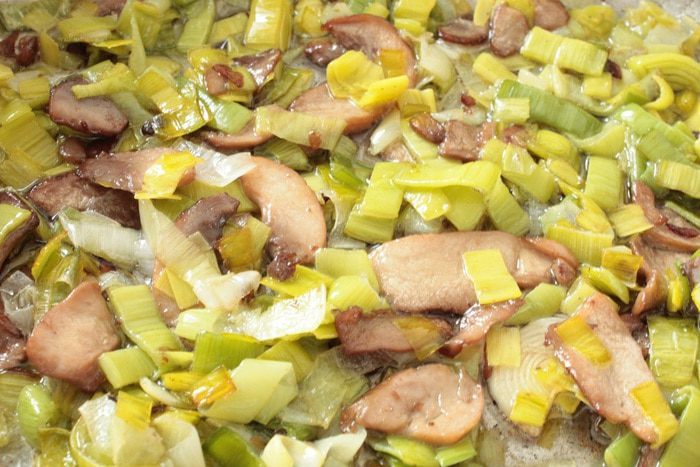 Тефтели с гречкой и грибами, запеченные в ряженке