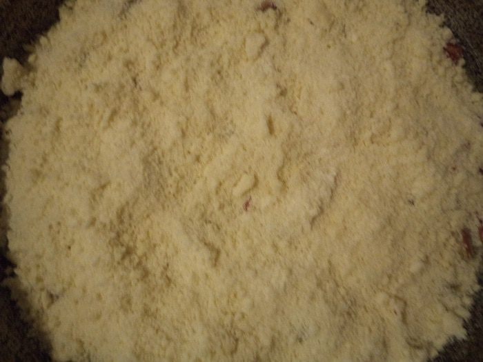 Ревеневый пирог с ванильной крошкой и маком