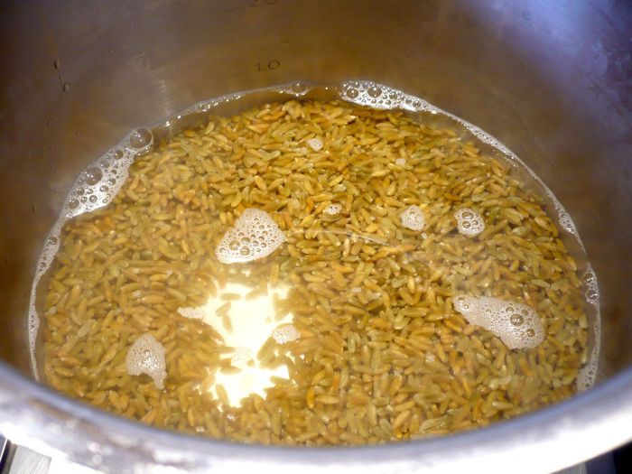 Суп из шпината и зеленой полбы со слоеными пирожками «Любовь - повсюду»