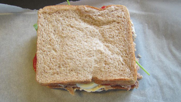Сэндвич с тунцом