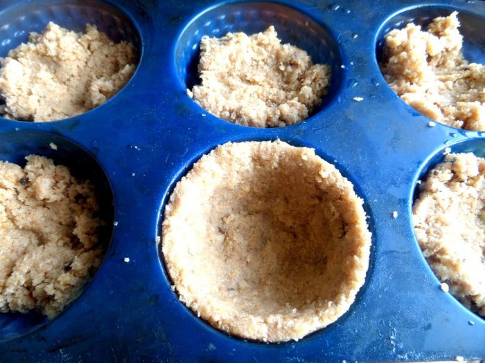 Хлебные корзиночки с паштетом из печени и сыра