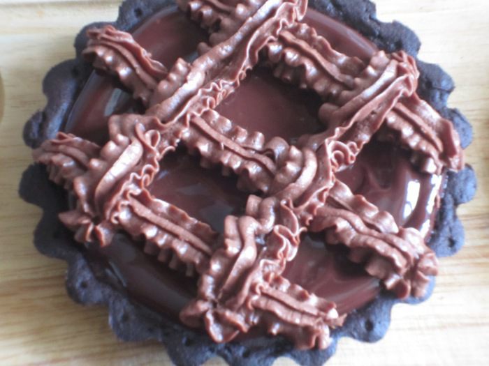 Шоколадные тарталетки с клубникой