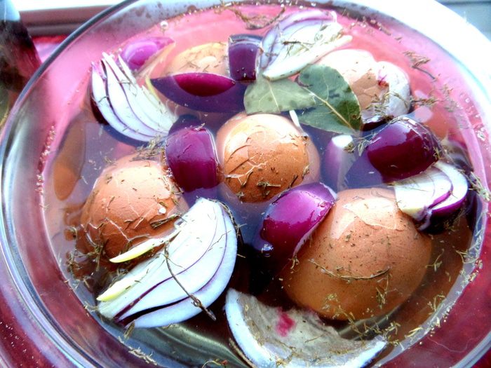 Яйца в легком маринаде