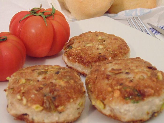 Котлеты из тунца в фисташковой панировке