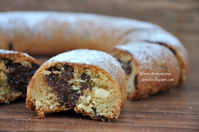 Карамельный кекс с шоколадом и орехами