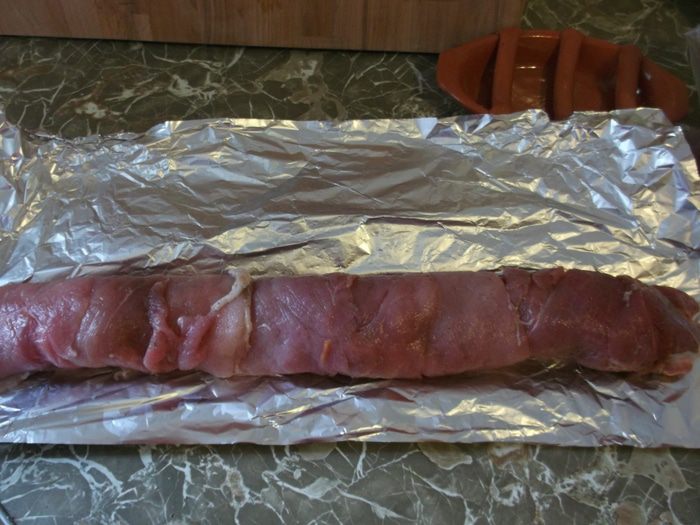 Мясной рулет с квашеной капустой