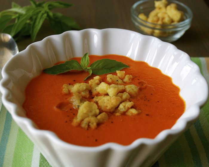 Холодный &amp;quot;красный&amp;quot; супчик с ароматной крошкой