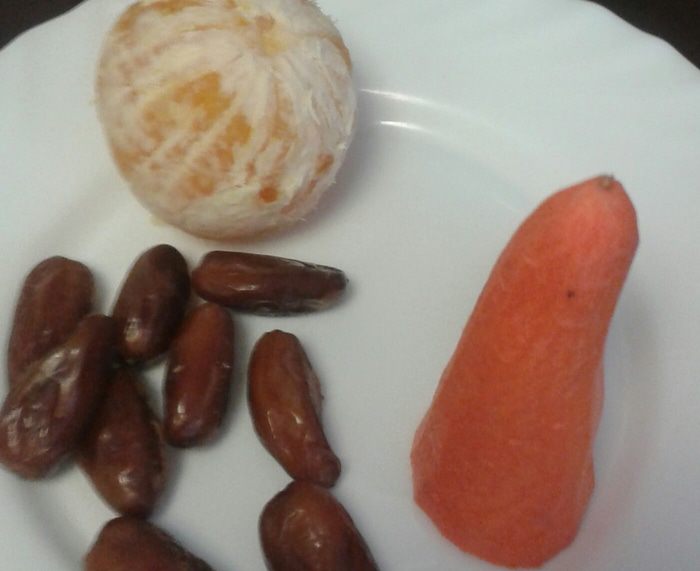 Салат морковно-апельсиновый с финиками