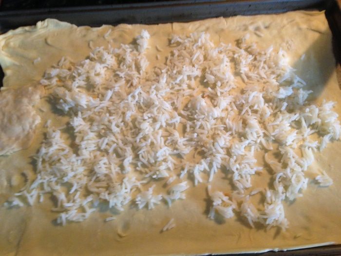 Пирог с лососиной с слоеном тесте