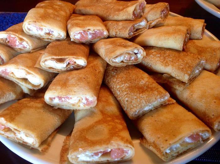 Блины с семгой и сыром филадельфия